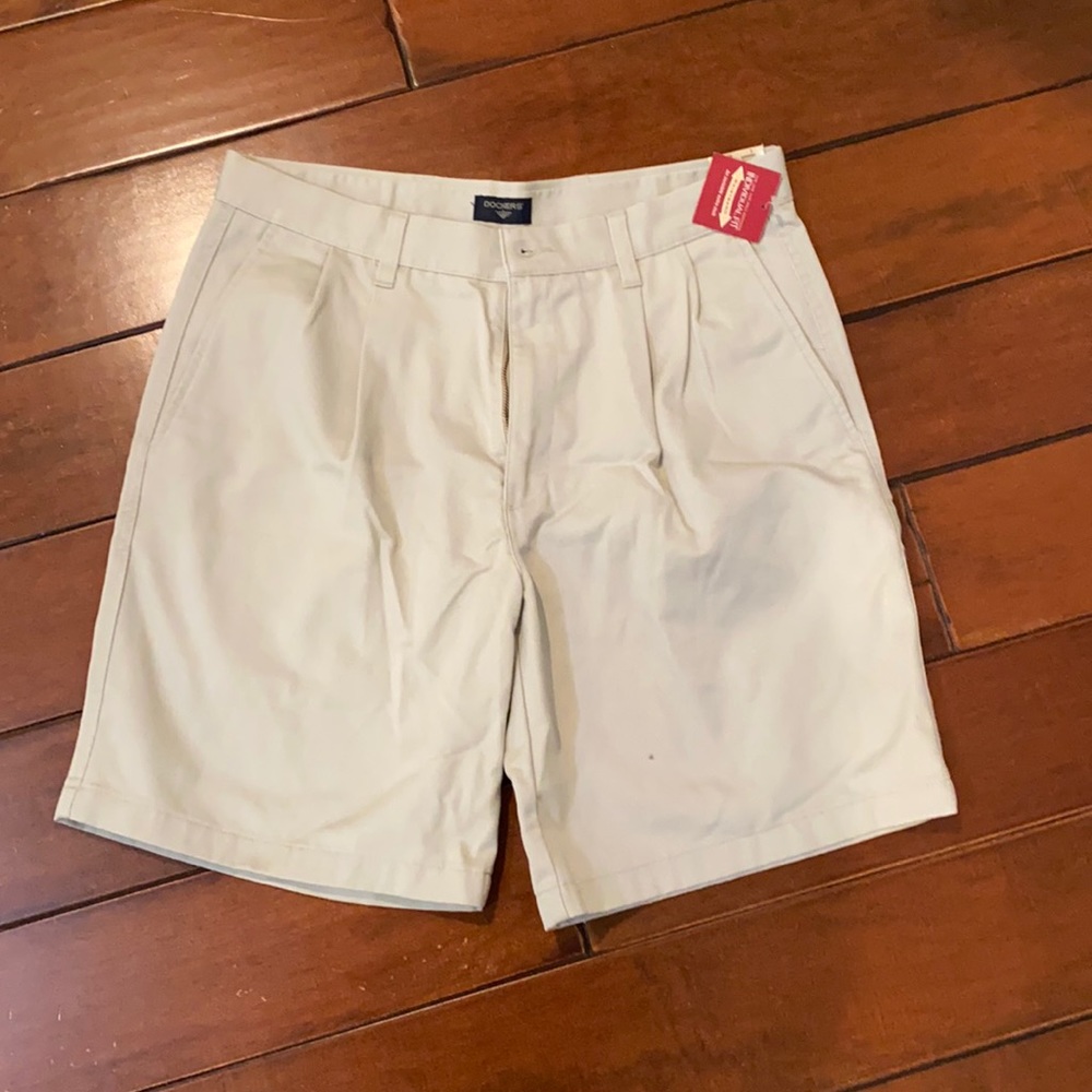 Dockers pleated. Size 32